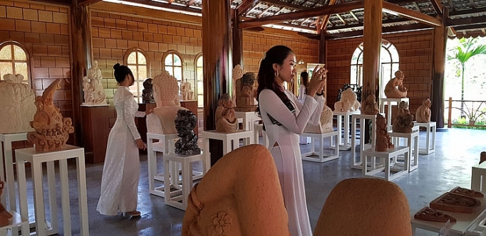 Hấp dẫn làng nghề Trường Sơn lang nghe truong son dep nhu vuon co tich