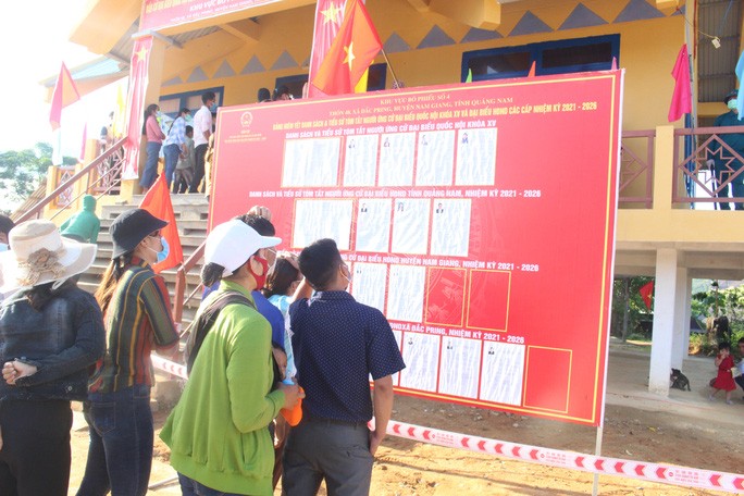 Cử tri vùng biên giới Quảng Nam hân hoan đi bầu cử sớm - Ảnh 4.