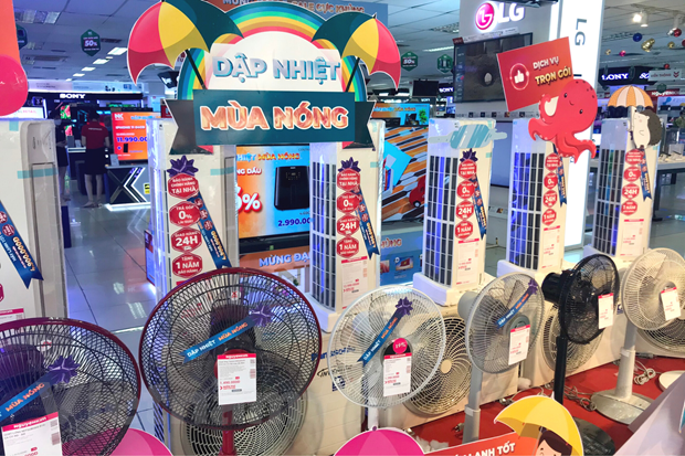 Quạt điều hòa giảm sâu ‘hỗ trợ’ người tiêu dùng giải nhiệt mùa Hè hình ảnh 1 Quat dieu hoa giam sau ‘ho tro’ nguoi tieu dung giai nhiet mua He hinh anh 1