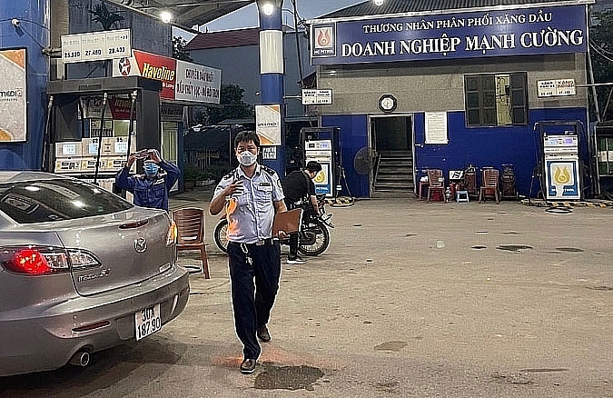 QLTT Hà Nội: Quyết tâm "dẹp loạn" vi phạm trong kinh doanh xăng dầu QLTT Hà Nội: Quyết tâm "dẹp loạn" vi phạm trong kinh doanh xăng dầu