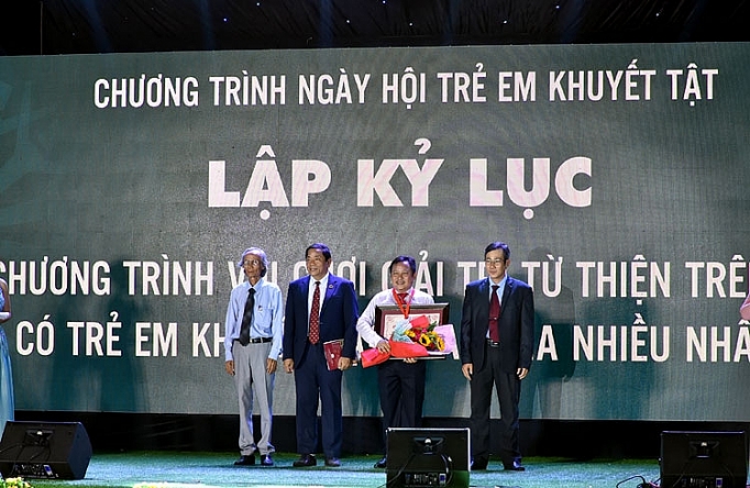 Gần 600 trẻ em khuyết tật tham dự ngày hội “Hòn Tằm- Thắp sáng những ước mơ” gan 600 tre em khuyet tat tham du ngay hoi hon tam thap sang nhung uoc mo