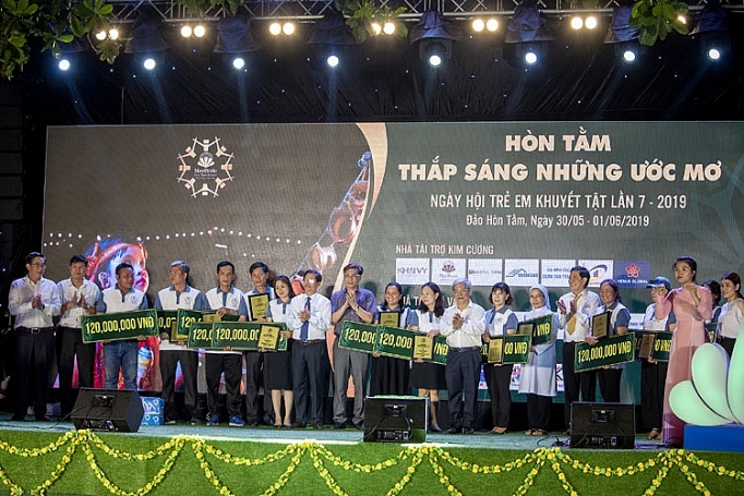 Gần 600 trẻ em khuyết tật tham dự ngày hội “Hòn Tằm- Thắp sáng những ước mơ” gan 600 tre em khuyet tat tham du ngay hoi hon tam thap sang nhung uoc mo