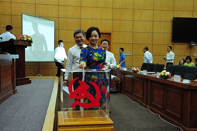 Đảng bộ Văn phòng Bộ Công Thương: Đồng lòng, chung sức, quyết tâm hoàn thành nhiệm vụ nhiệm kỳ 2020 - 2025 dang bo van phong bo cong thuong dong long chung suc quyet tam hoan thanh nhiem vu nhiem ky 2020 2025