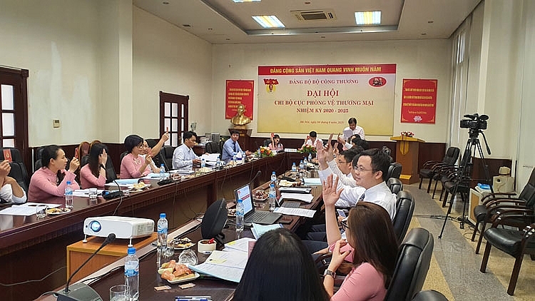 Công tác xây dựng Đảng được Chi ủy Cục Phòng vệ thương mại quan tâm trên cả 3 mặt trận cong tac xay dung dang duoc chi uy cuc phong ve thuong mai quan tam tren ca 3 mat tran