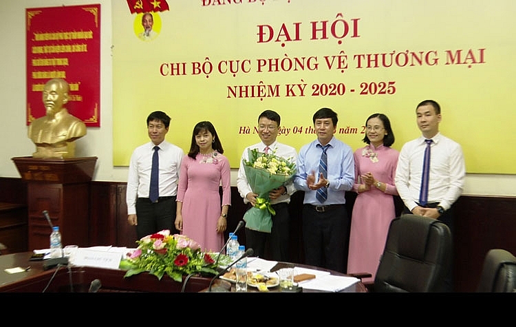 Công tác xây dựng Đảng được Chi ủy Cục Phòng vệ thương mại quan tâm trên cả 3 mặt trận cong tac xay dung dang duoc chi uy cuc phong ve thuong mai quan tam tren ca 3 mat tran