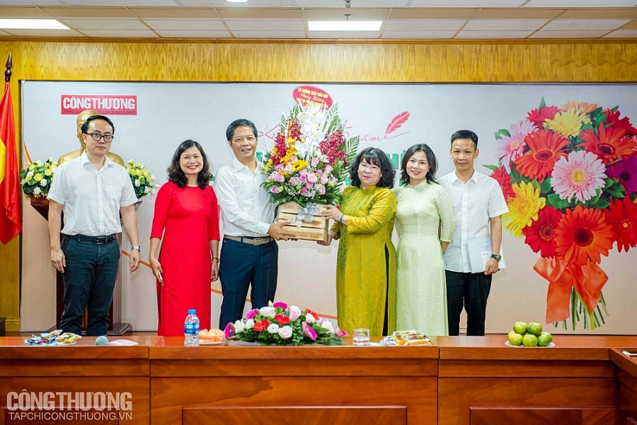 Bộ trưởng Trần Tuấn Anh chúc mừng các cơ quan báo chí ngành Công Thương ngày 21 6 bo truong tran tuan anh chuc mung cac co quan bao chi nganh cong thuong ngay 216