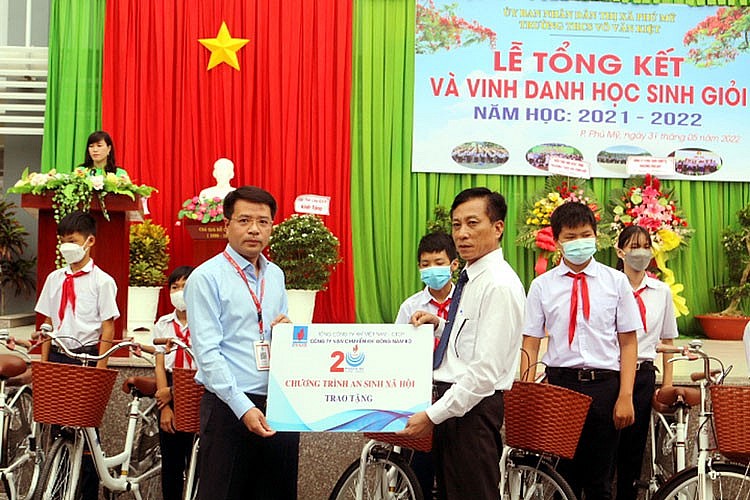 Công ty Vận chuyển khí Đông Nam Bộ trao tặng 100 xe đạp cho học sinh hiếu học Bà Rịa - Vũng Tàu Công ty Vận chuyển khí Đông Nam Bộ trao tặng 100 xe đạp cho học sinh hiếu học Bà Rịa - Vũng Tàu