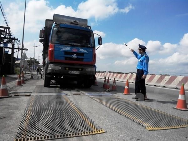 Mở đợt cao điểm một tháng kiểm tra, xử lý xe chở hàng quả tải hình ảnh 1 Mo dot cao diem mot thang kiem tra, xu ly xe cho hang qua tai hinh anh 1