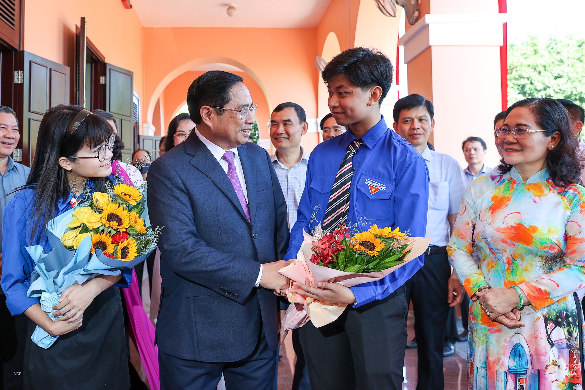 Thủ tướng dâng hương tưởng nhớ Chủ tịch Hồ Chí Minh, kỷ niệm 111 năm Ngày Người ra đi tìm đường cứu nước - Ảnh 6. Thủ tướng dâng hương tưởng nhớ Chủ tịch Hồ Chí Minh, kỷ niệm 111 năm Ngày Người ra đi tìm đường cứu nước - Ảnh 6.