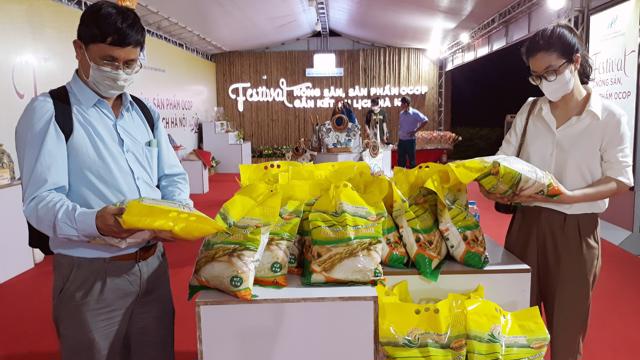 Tạo cơ hội cho làng nghề quảng bá, tiêu thụ sản phẩm Tạo cơ hội cho làng nghề quảng bá, tiêu thụ sản phẩm