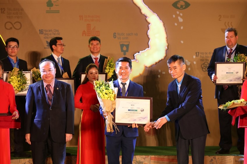 amway vietnam contributes over 19 billion dongs for community activities in 2019