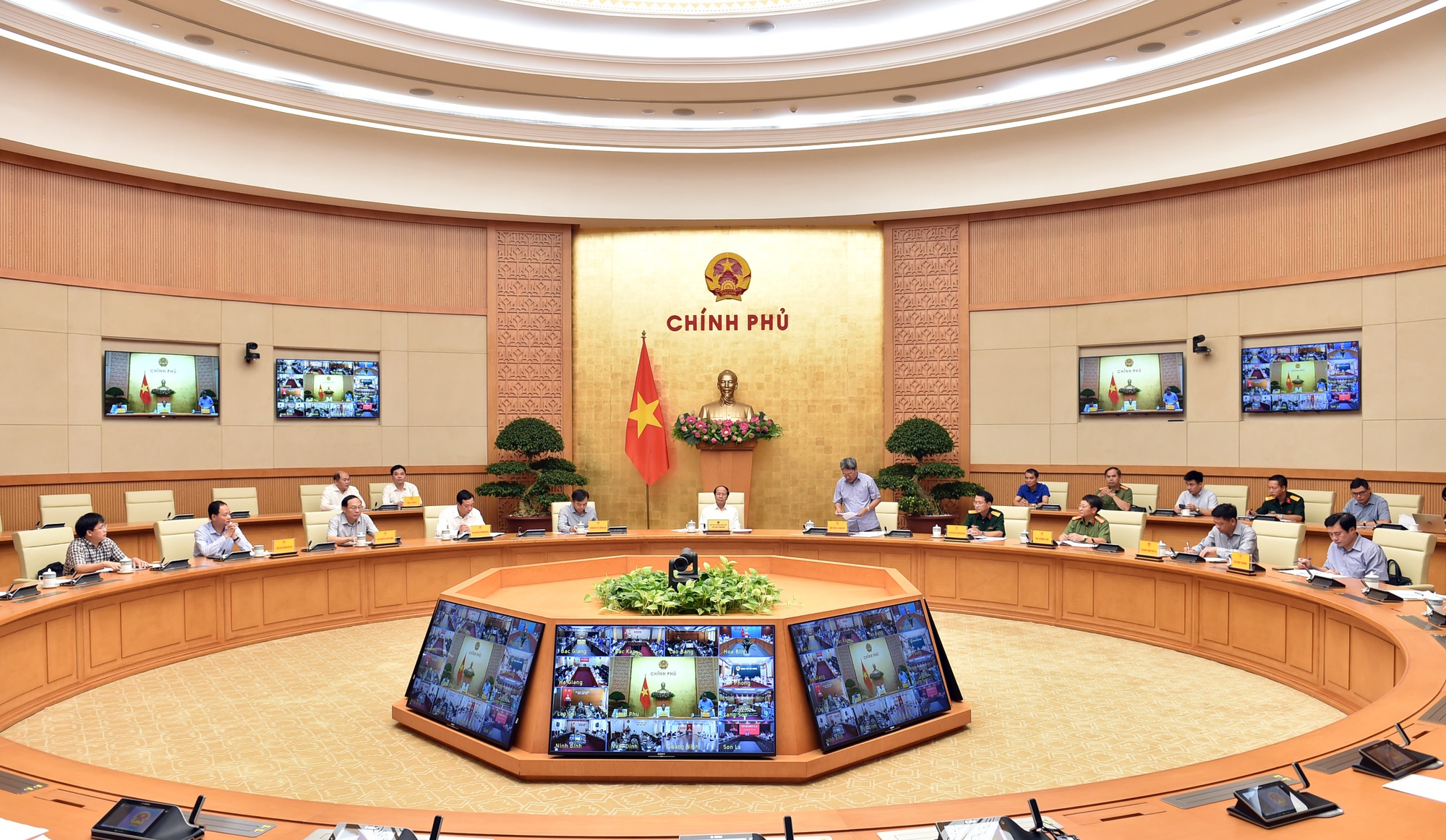 Phó Thủ tướng Lê Văn Thành chủ trì họp khẩn ứng phó bão mạnh đầu mùa - Ảnh 1. Phó Thủ tướng Lê Văn Thành chủ trì họp khẩn ứng phó bão mạnh đầu mùa - Ảnh 1.
