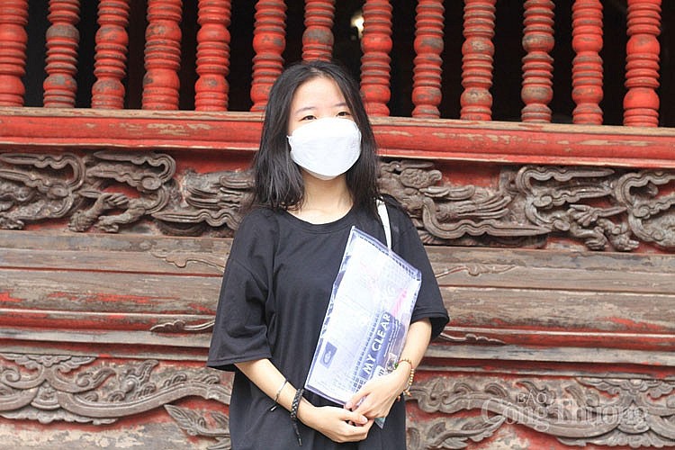 Sĩ tử nô nức đến Văn Miếu vái vọng trước ngày thi Sĩ tử nô nức đến Văn Miếu vái vọng trước ngày thi