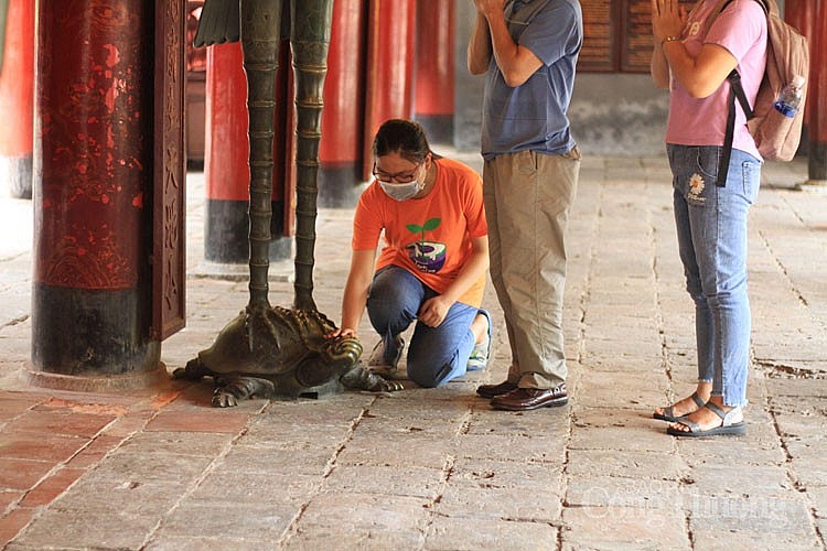 Sĩ tử nô nức đến Văn Miếu vái vọng trước ngày thi Sĩ tử nô nức đến Văn Miếu vái vọng trước ngày thi
