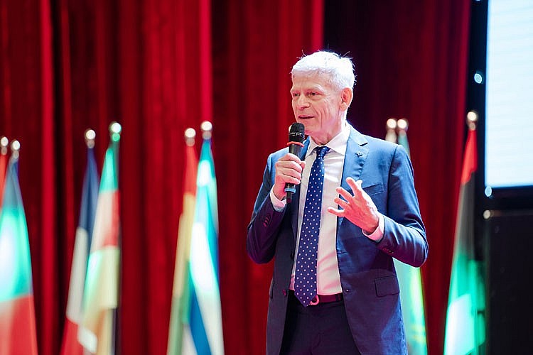 Đại học VinUni cấp học bổng toàn phần đào tạo tiến sĩ Khoa học máy tính khóa I