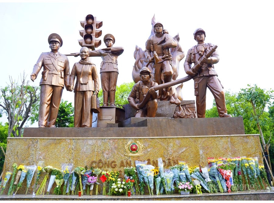 Những đảng viên xả thân trong giặc lửa vì Hà Nội máu và hoa- Bài 2: Lời Bác dạy năm xưa và trách nhiệm xây dựng Thủ đô hôm nay Những đảng viên xả thân trong giặc lửa vì Hà Nội máu và hoa- Bài 2: Lời Bác dạy năm xưa và trách nhiệm xây dựng Thủ đô hôm nay