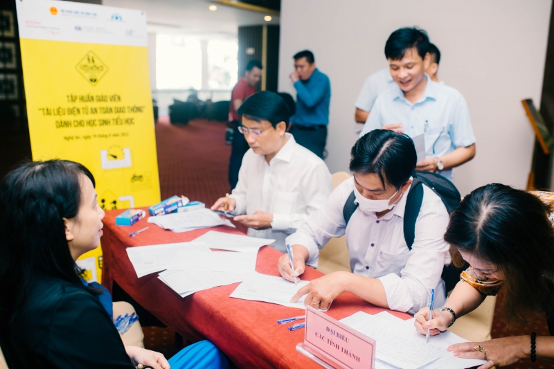 Đại diện từ các tỉnh thành về tham dự tập huấn.
