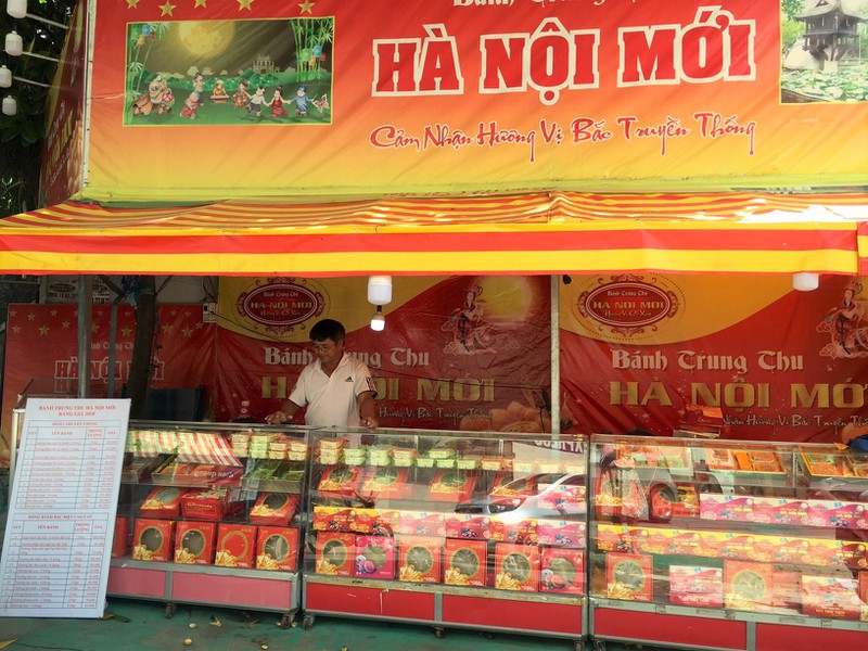Chưa đến mùa, bánh trung thu đã đại hạ giá - ảnh 1