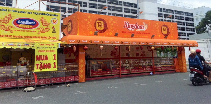 Chưa đến mùa, bánh trung thu đã đại hạ giá - ảnh 2