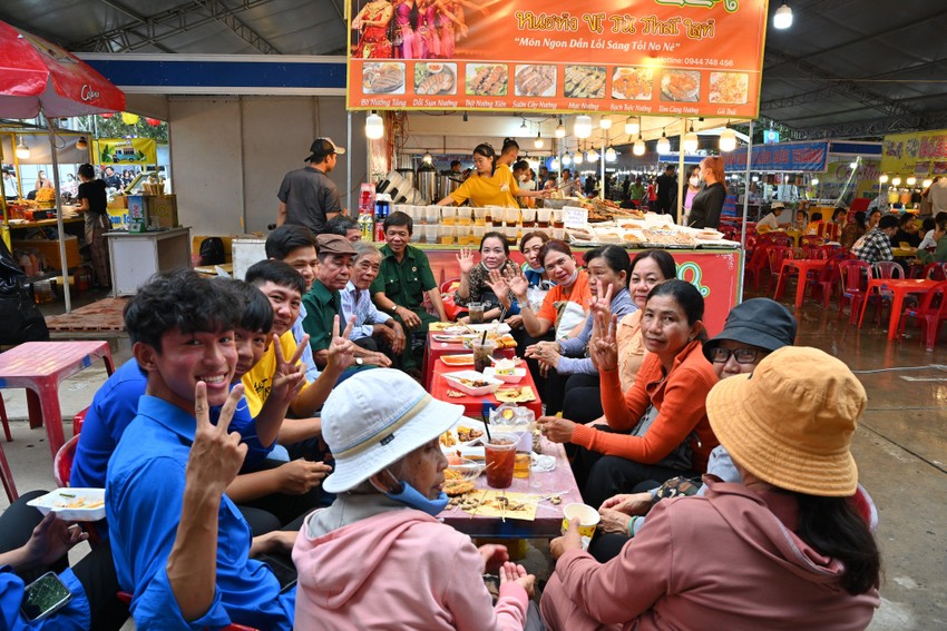 Khai mạc Lễ hội ẩm thực đường phố, làng nghề truyền thống tỉnh Long An ảnh 4