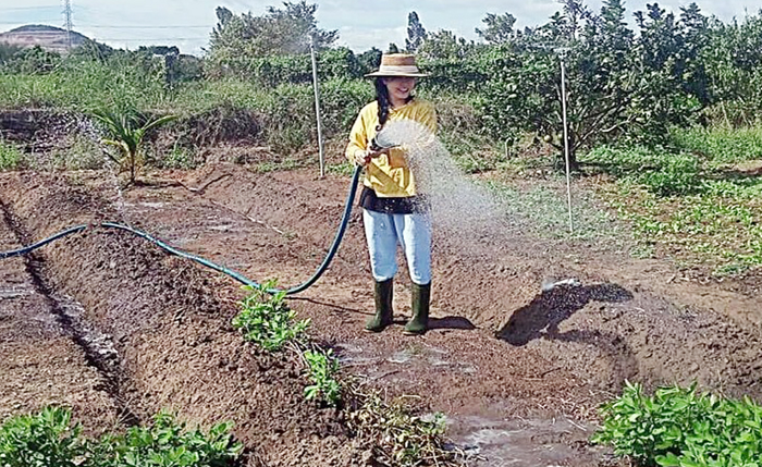 Gia đình “hot girl Bắc Giang”: Nghèo khó, xấu hổ vì con -0