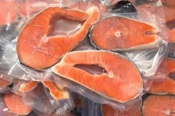 Sự thật nguồn gốc cá hồi siêu rẻ bán khắp chợ Sự thật nguồn gốc cá hồi siêu rẻ bán khắp chợ