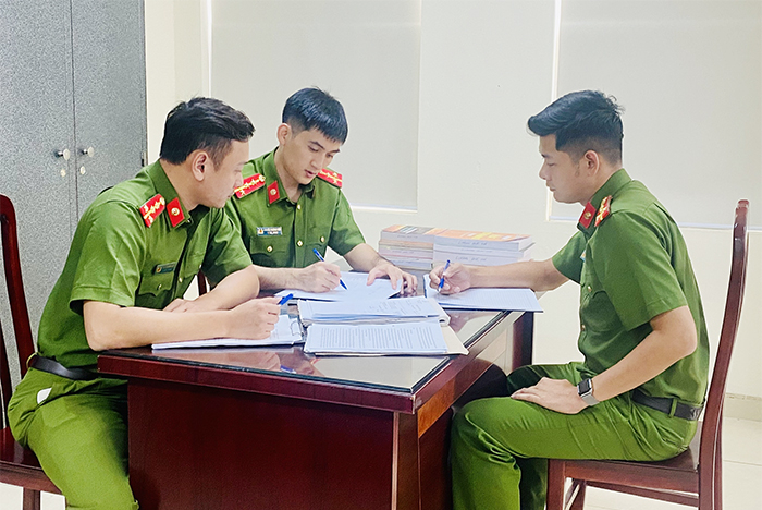 Người chuyên phá án buôn lậu vàng -0