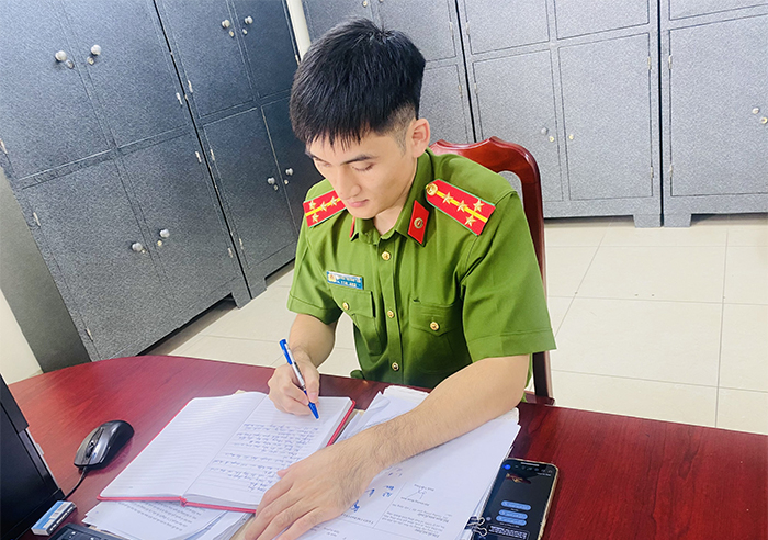 Người chuyên phá án buôn lậu vàng -0