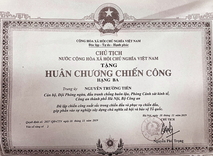 Người chuyên phá án buôn lậu vàng -0