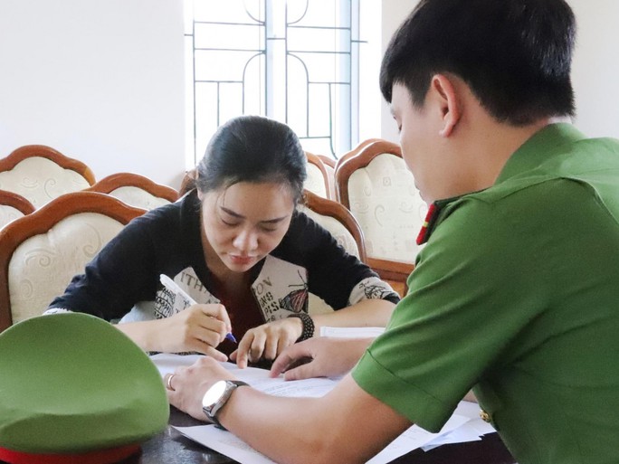 Nữ kế toán dùng tuyệt chiêu tặng quà để chiếm đoạt hơn 110 tỉ đồng của 148 nạn nhân - Ảnh 1. Nữ kế toán dùng tuyệt chiêu tặng quà để chiếm đoạt hơn 110 tỉ đồng của 148 nạn nhân - Ảnh 1.