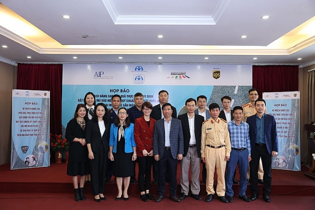 Thái Nguyên: Nâng cao hiệu quả thực hiện quy định bắt buộc đội mũ bảo hiểm đạt chuẩn Thái Nguyên: Nâng cao hiệu quả thực hiện quy định bắt buộc đội mũ bảo hiểm đạt chuẩn