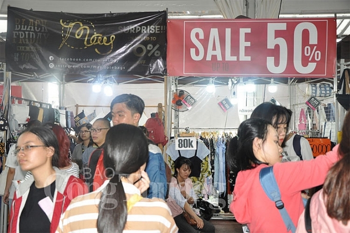 tp ho chi minh gioi tre un un mua sam trong ngay black friday