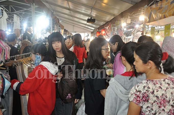 tp ho chi minh gioi tre un un mua sam trong ngay black friday