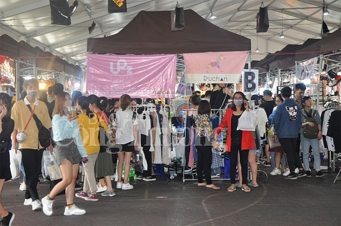 tp ho chi minh gioi tre un un mua sam trong ngay black friday