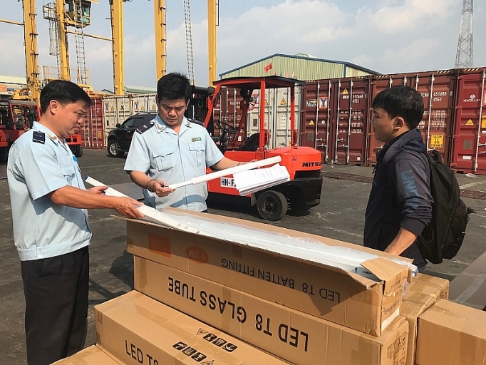 Gần 50.000 doanh nghiệp làm thủ tục XNK qua các cửa khẩu TP. Hồ Chí Minh gan 50000 doanh nghiep lam thu tuc xnk qua cac cua khau tphcm