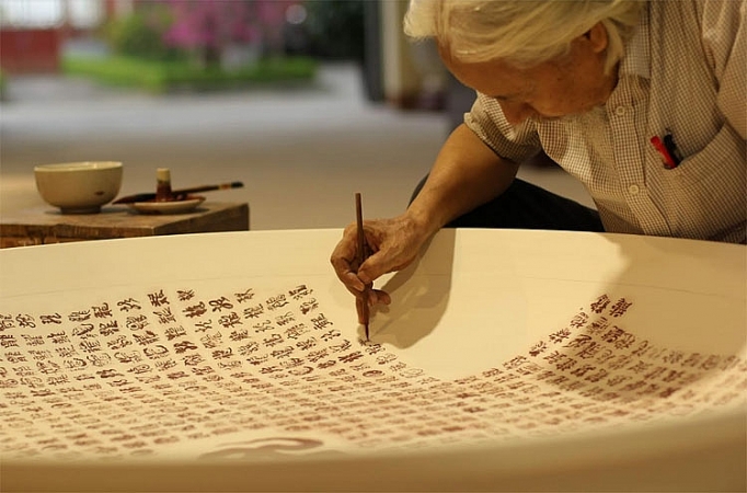 chuyen chua ke ve chiec dia ky luc the gioi cua gom chu dau