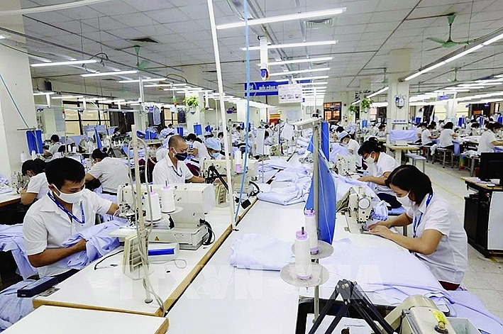 Công nhân sản xuất hàng dệt may tại May10. 	Ảnh: ST Công nhân sản xuất hàng dệt may tại May10. 	Ảnh: ST