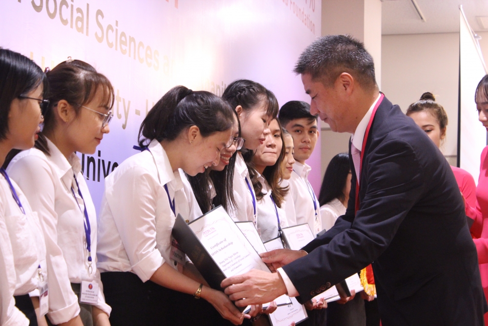 AEON granted scholarships valued 400 million VND to Vietnamese students