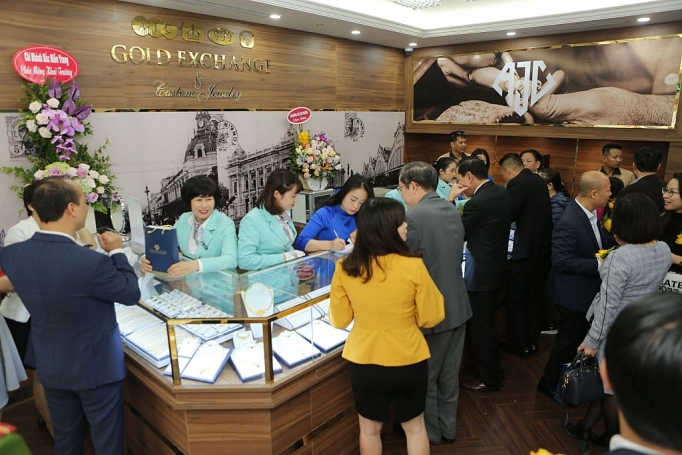 khai truong trung tam vang bac da quy thoi trang ajc 98 pho hue