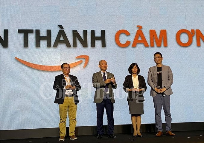 hop tac voi amazon mo ra co hoi ban hang den 185 thi truong tren the gioi