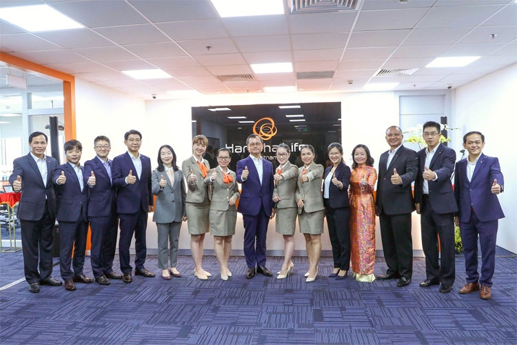 Hanwha Life Vietnam opens the customer service center in Hochiminh City hanwha life vietnam opens the customer service center in hochiminh city