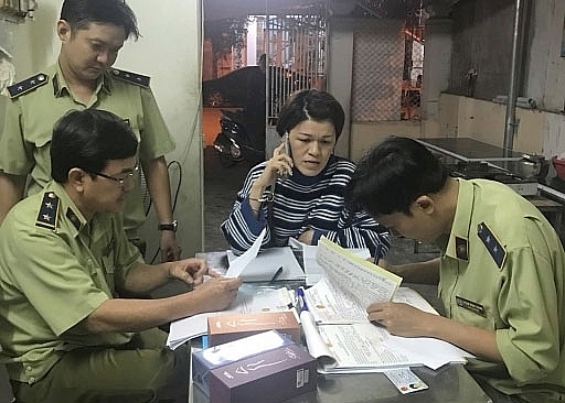 Thu giữ trên 3.000 chai nước hoa giả thương hiệu Miss Saigon thu giu tren 3000 chai nuoc hoa gia thuong hieu miss saigon