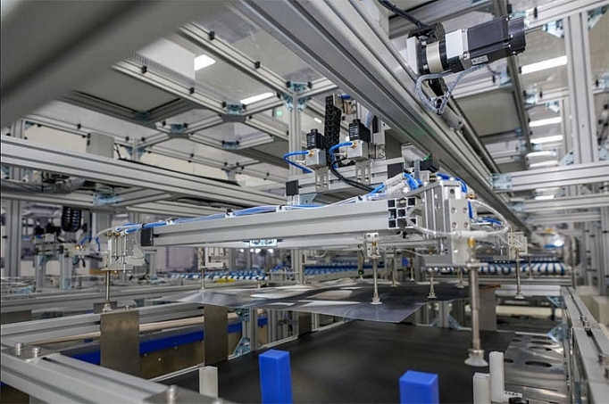 Dây chuyền sản xuất TV Vsmart hiện đại cỡ nào? day chuyen san xuat tv vsmart hien dai co nao