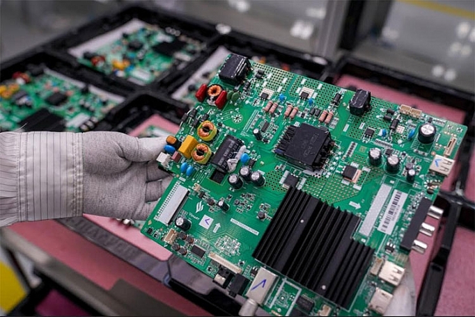 Dây chuyền sản xuất TV Vsmart hiện đại cỡ nào? day chuyen san xuat tv vsmart hien dai co nao