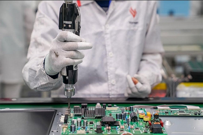 Dây chuyền sản xuất TV Vsmart hiện đại cỡ nào? day chuyen san xuat tv vsmart hien dai co nao