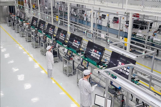 Dây chuyền sản xuất TV Vsmart hiện đại cỡ nào? day chuyen san xuat tv vsmart hien dai co nao