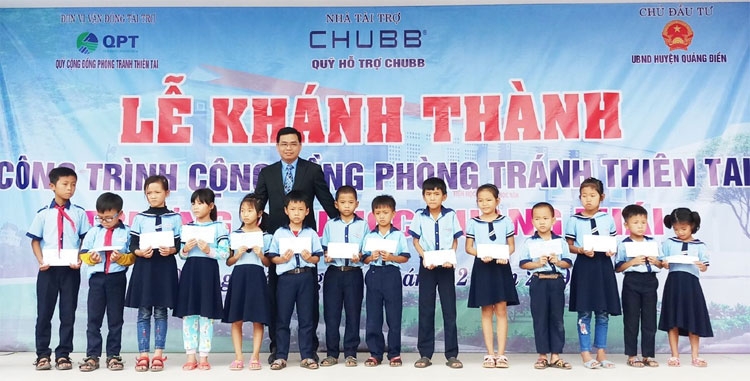 chubb life viet nam va chubb charitable foundation khanh thanh truong hoc tai hue