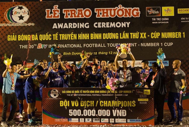 clb bbinh duong gianh chuc vo dich giai bong da quoc te cup number 1