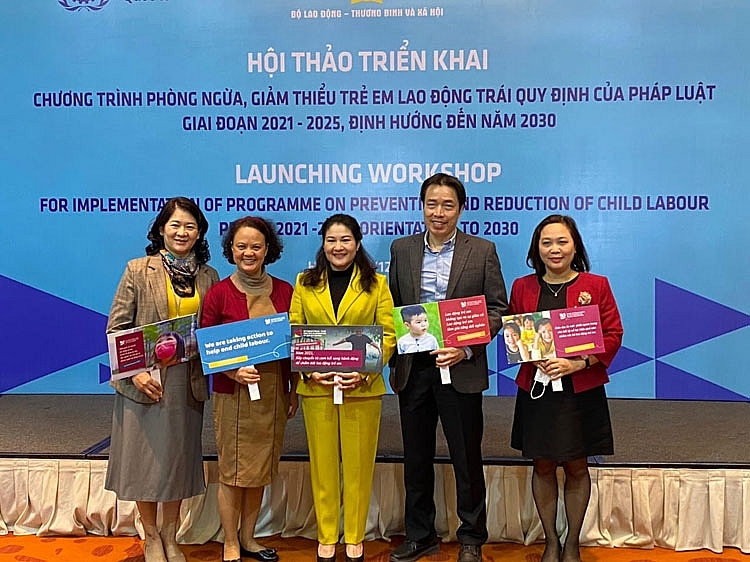 Việt Nam khởi động chương trình phòng ngừa giảm thiểu lao động trẻ em: Vì một thế hệ an toàn, khỏe mạnh Việt Nam khởi động chương trình phòng ngừa giảm thiểu lao động trẻ em: Vì một thế hệ an toàn, khỏe mạnh