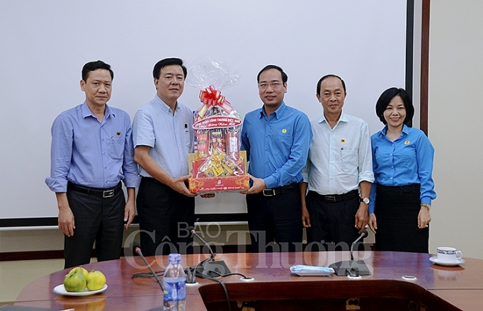 Tổng Liên đoàn Lao động chúc Tết công nhân lao động ngày đầu năm tong lien doan lao dong va cong doan cong doan cong thuong viet nam chuc tet cong nhan lao dong ngay dau nam